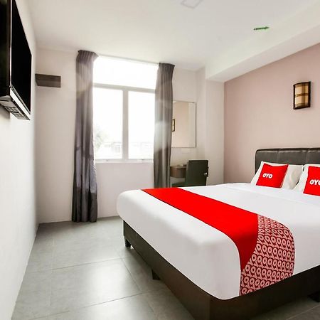 Oyo 89631 988 Hotel Johor Bahru Zewnętrze zdjęcie