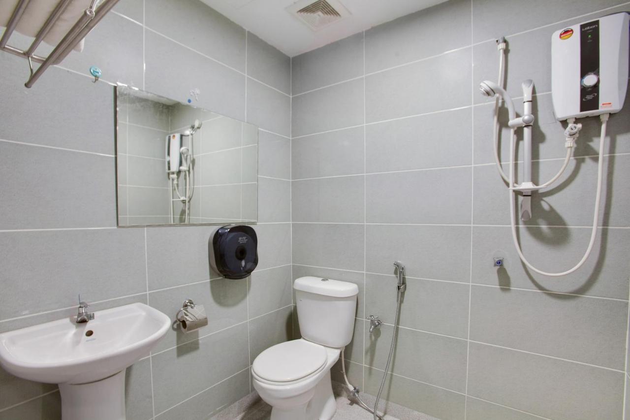 Oyo 89631 988 Hotel Johor Bahru Zewnętrze zdjęcie