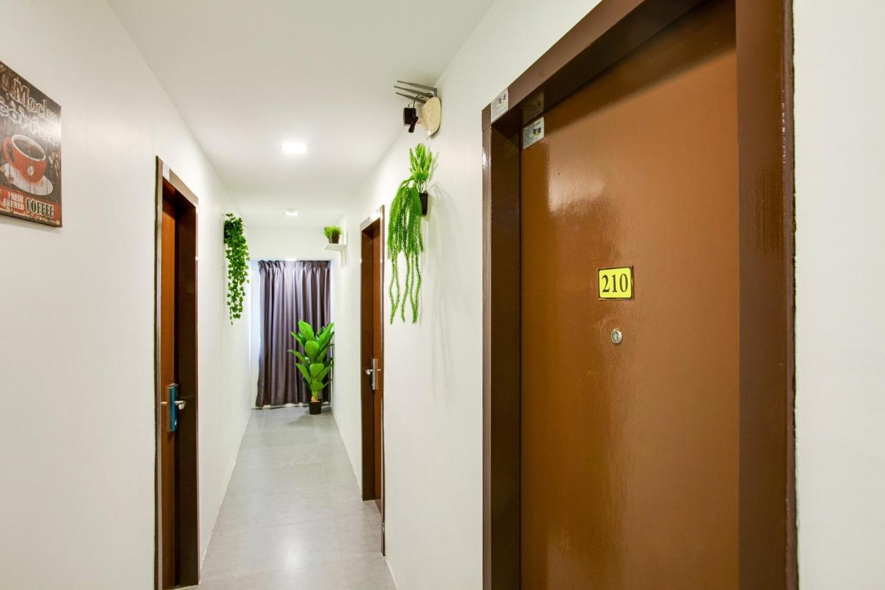 Oyo 89631 988 Hotel Johor Bahru Zewnętrze zdjęcie
